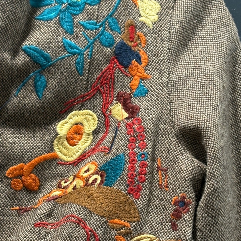 Hendi Embroidered Unique Jacket - image 16